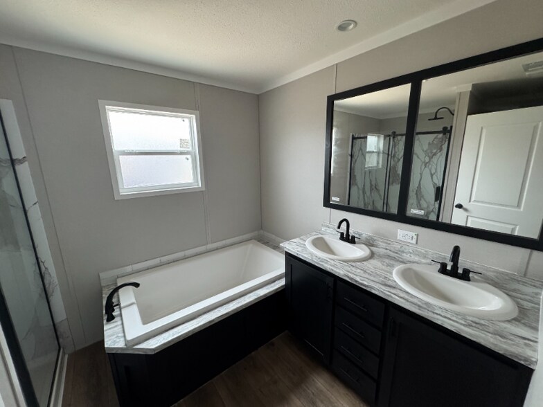 Building Photo - 350 Patriot Ln