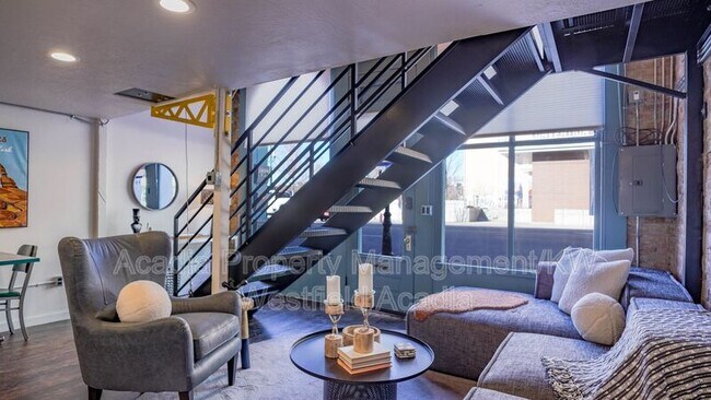 Building Photo - 20 Freedom Blvd 200 W