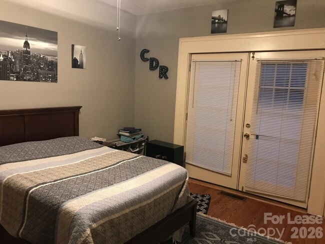 Building Photo - 3235 Archdale Dr