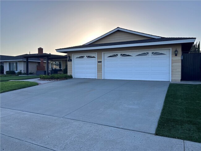 Building Photo - 701 Longfellow Dr