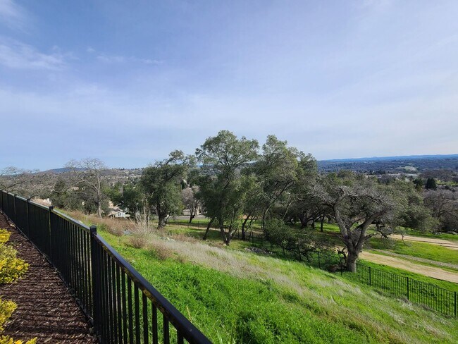 Building Photo - BEAUTIFUL BRAND NEW "NEXT-GEN" HOME W/ SOLAR & SIERRA VIEWS!!