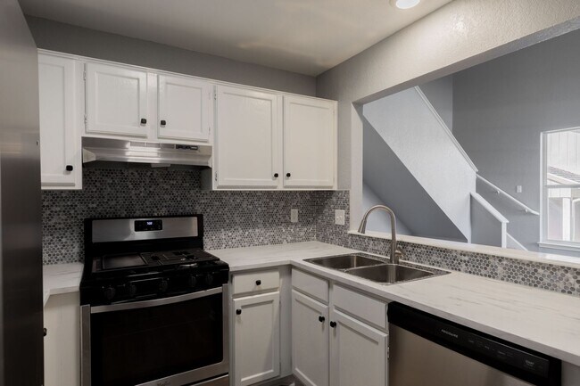 Building Photo - Rawhide Loop, 317/319