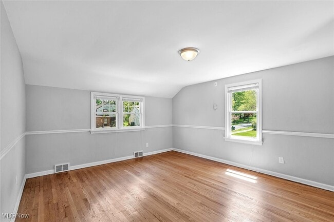 Building Photo - 1130 Haselton Rd