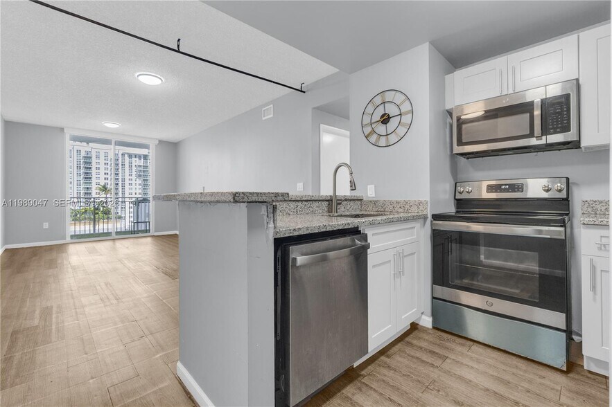 Building Photo - 185 SE 14th Ter