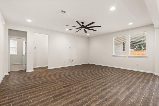 Building Photo - 4512 Arques Ave