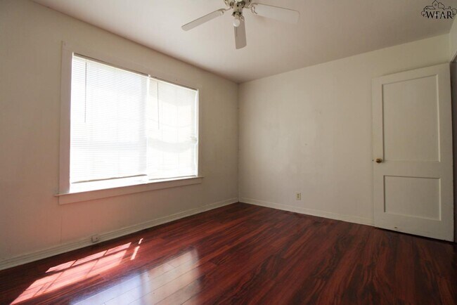 Building Photo - 1640 Hawes Ave