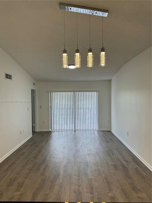 Building Photo - 9977 Nob Hill Ln