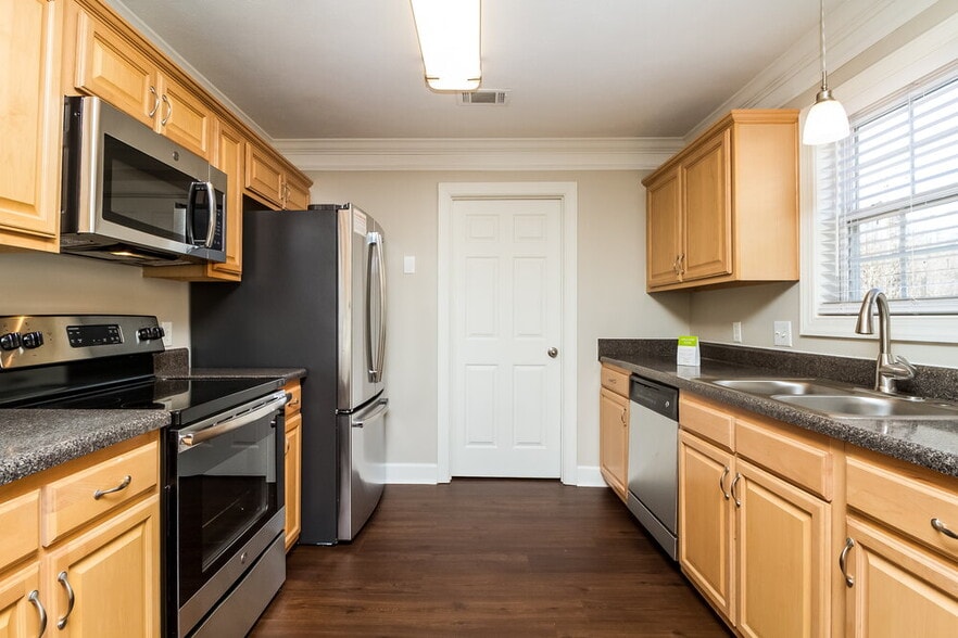 Building Photo - 1636 Bridgecrest Dr