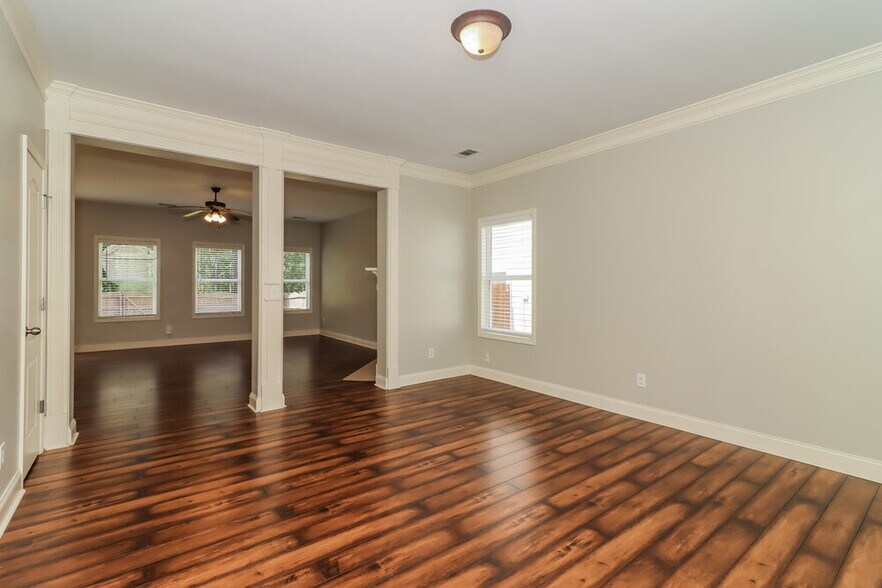 Building Photo - 231 Parkmont Way
