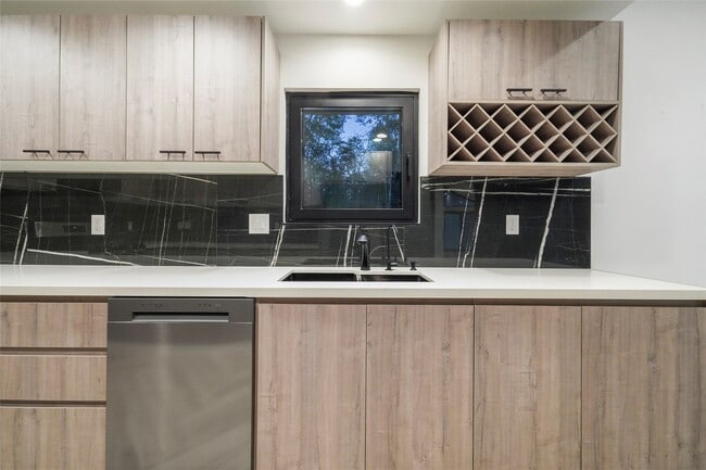 Building Photo - 2438 Carriage Lamp Ln