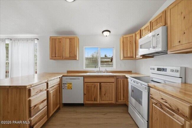 Building Photo - 25415 Cedar Dr