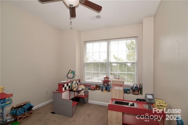 Building Photo - 137 Lynch Cir