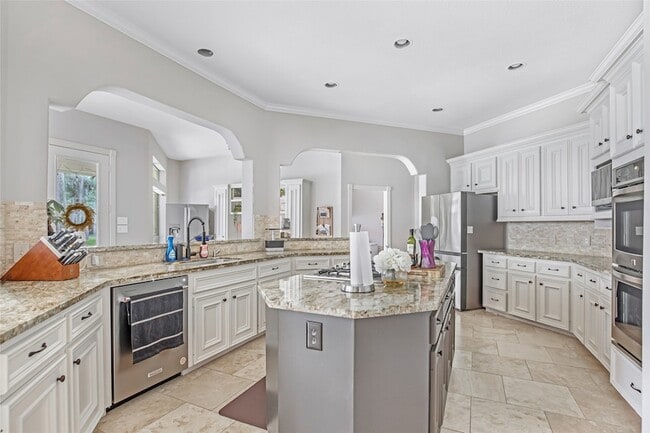 Building Photo - 29006 Reserve Bend Dr