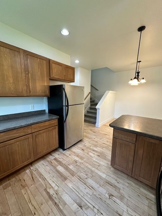 Building Photo - Beautiful 4 bedroom townhome