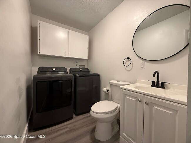 Building Photo - 306 Palm Ave