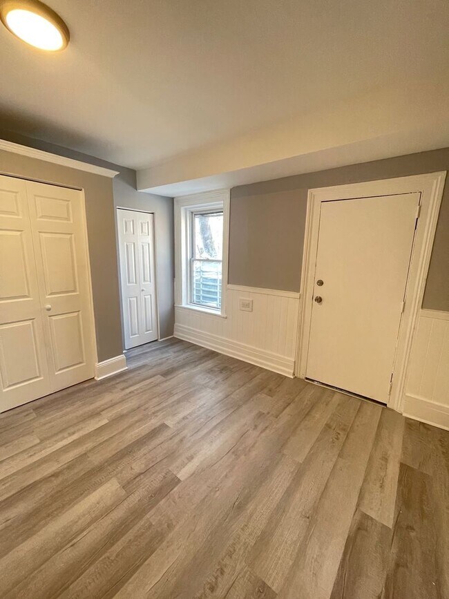 Building Photo - 89 Dubois St