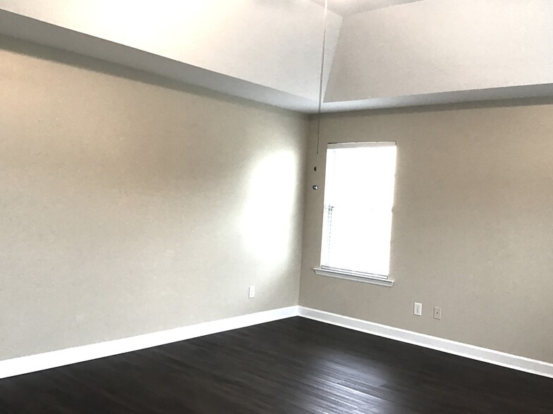 Building Photo - 202 Curico Ln