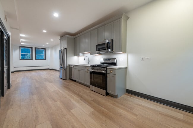Building Photo - 28 N Throop St