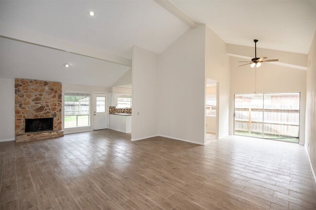 Building Photo - 15106 Silverman St
