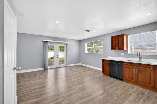 Building Photo - 5424 SW 44th Terrace