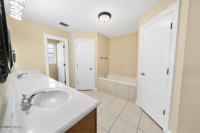 Building Photo - 3758 Bay Tree Rd