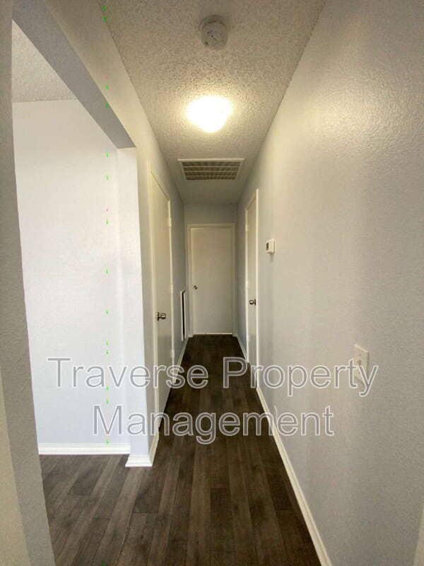 Building Photo - 5204 Vista Verde Dr