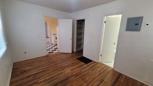 Building Photo - Wilmoore Drive SE-1101 &amp; 1103