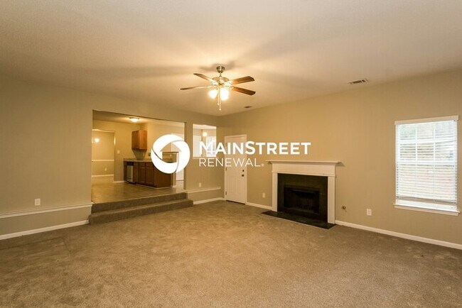 Building Photo - 4 Bedroom Pet-Friendly Home in Douglasville, GA with Main Street Renewal