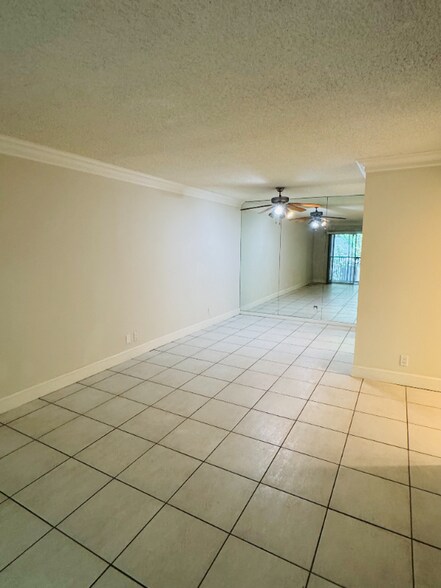 Building Photo - 1527 S Flagler Dr