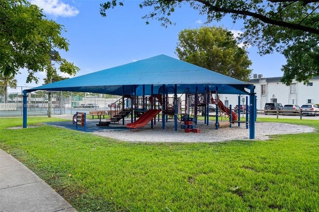 Building Photo - 9405 SW 76th St