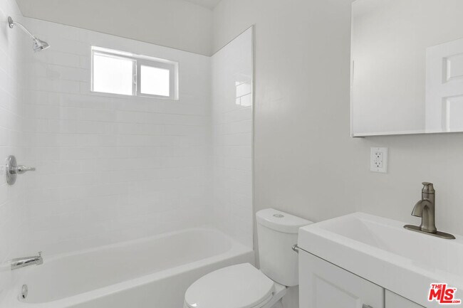 Building Photo - 1507 W 50th St