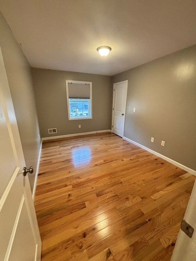 Building Photo - Beautiful Duplex in the Heart of Indian Or...