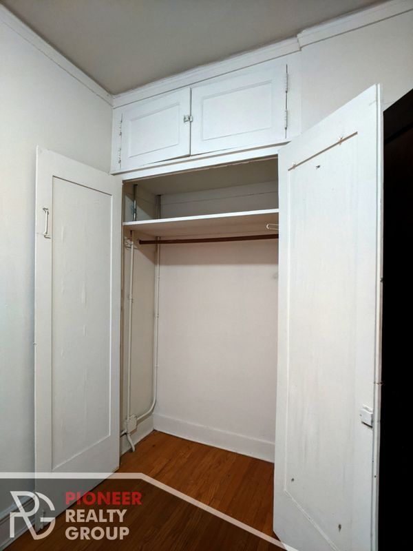 Building Photo - 1025 Dempster St