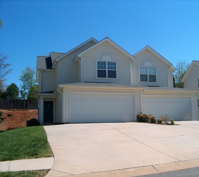 Primary Photo - 141 Springwood Ln