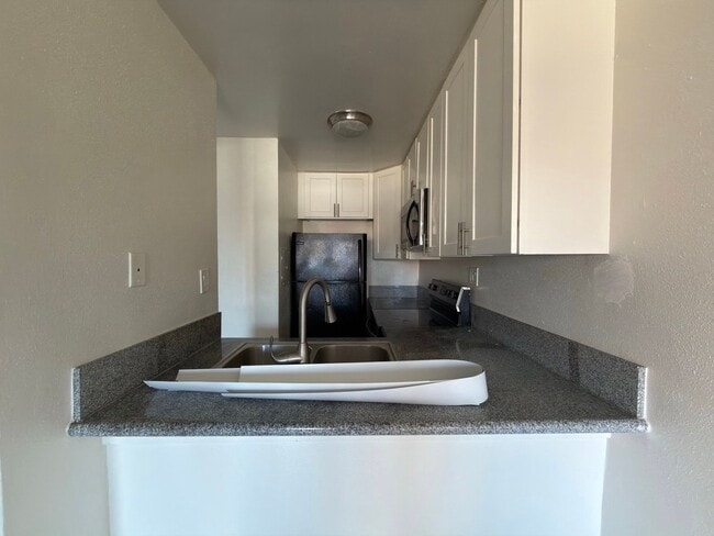 Building Photo - 9010 Tobias Ave