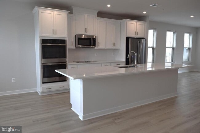 Building Photo - 13542 Innovation Station Lp