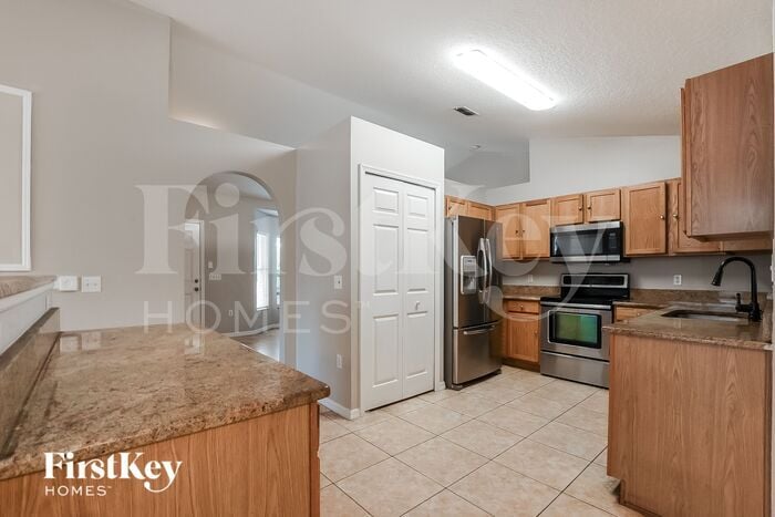 Building Photo - 1564 Deerfield Ave