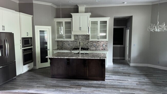 Building Photo - VIDEOTOUR: Executive-Style Custom Home, Incredible Quality! PETS WELCOME