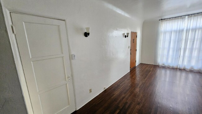 Building Photo - 1425 Echo Park Ave