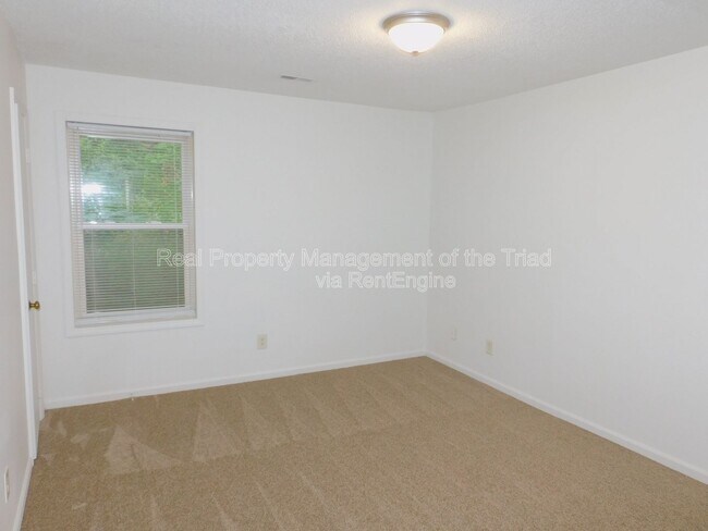 Building Photo - 2574 Green Oaks Ct SE