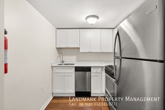 Building Photo - 3742 W Diversey Ave