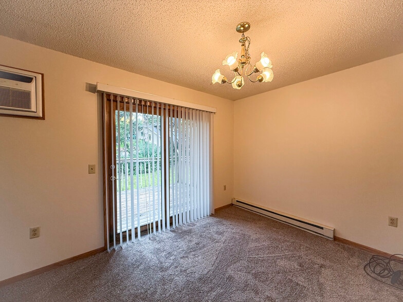 Building Photo - 2820 Edgewood Dr