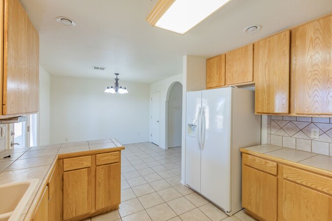 Building Photo - Beautiful Home W/Solar Panels