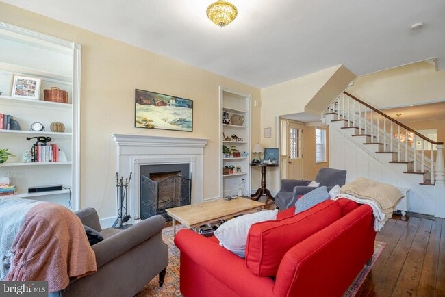 Building Photo - 908 S Front St