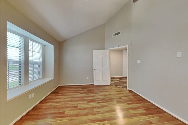 Building Photo - 15022 Ringfield Dr