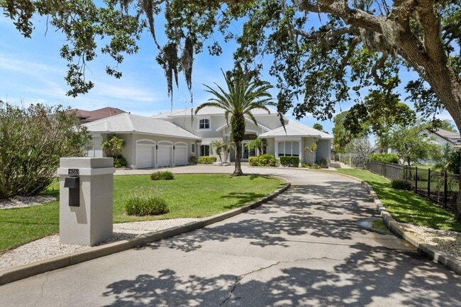 Building Photo - 626 Riverside Dr