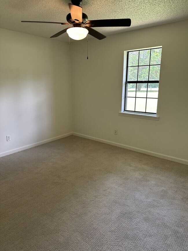 Building Photo - 73 Lavaughn Dr