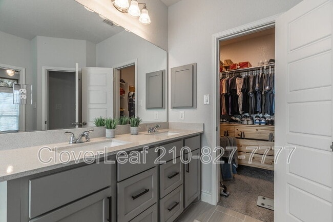 Building Photo - 1149 Cadogan Squire