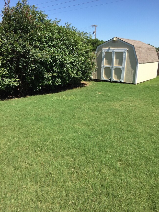 Building Photo - **Available 6/6/25**