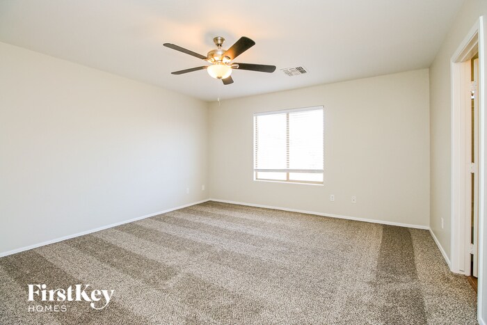 Building Photo - 2457 E Meadow Creek Way